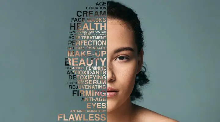 Se muestra el rostro de una mujer con la mitad cubierta por palabras superpuestas como "salud", "maquillaje", "impecable" e "hidratación", lo que ilustra el poder del Skinvertising para conectar los mensajes de cuidado de la piel y belleza directamente sobre la piel.