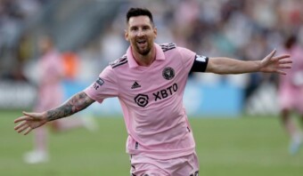 Lionel messi celebra tras marcar un gol en el Marketability.