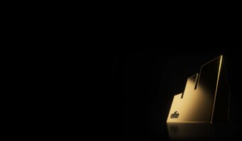 Un trofeo dorado con el logo de Effie Awards México 2023 sobre fondo negro.