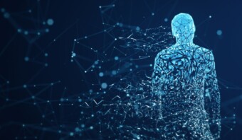 Una persona de IA sobre un fondo azul.