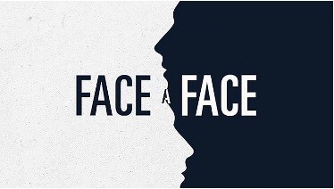 La imagen muestra las palabras "FACE A FACE" con una silueta de una cara que divide el texto verticalmente sobre un fondo contrastante.