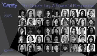 Collage de 45 mujeres diversas, cada una en un retrato en blanco y negro, sobre un fondo geométrico con el texto "El jurado de Gerety. Una perspectiva poderosa. 2025" en la parte superior.