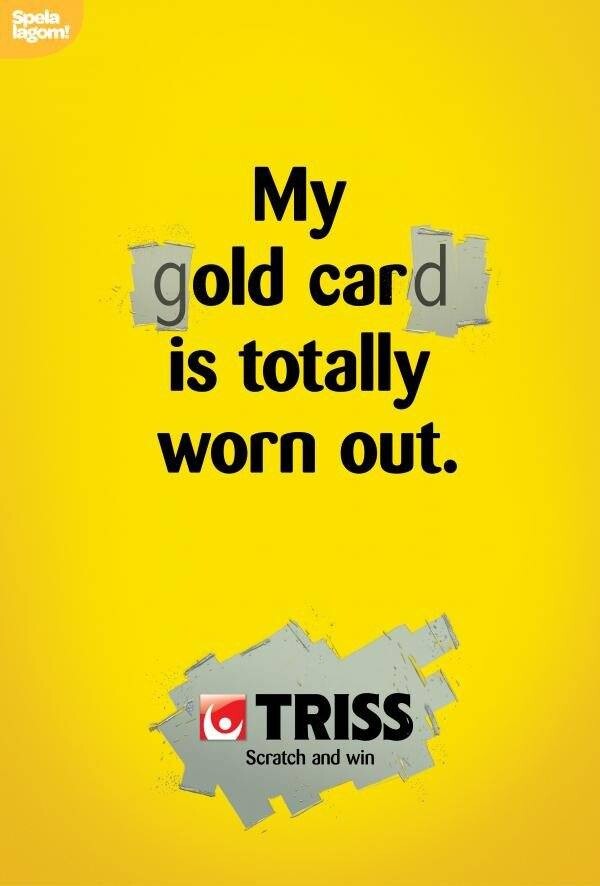 Fondo amarillo con el texto: "Mi tarjeta dorada está totalmente desgastada". Un efecto raspado revela el logotipo de la tarjeta rasca y gana de Triss y el eslogan "Rasca y gana" en la parte inferior, ideal para los amantes de los anuncios creativos.