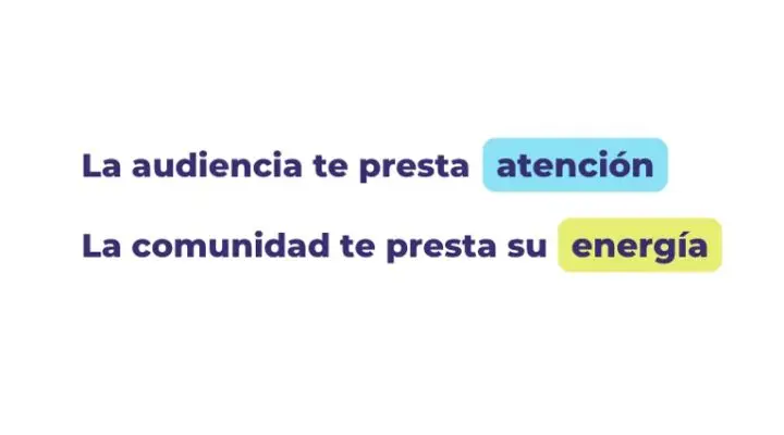 El texto en español dice: "La audiencia te presta atención" y "La comunidad te presta su energía", con "atención" resaltado en azul, "energía" en amarillo, y destacando el valor de la comunidad.
