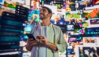 Vaya combo: inteligencia artificial, personas y publicidad