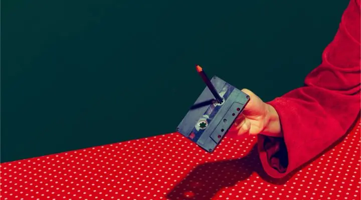 Pero en sí, la nostalgia apela a emociones, momentos y sentimientos únicos e irrepetibles