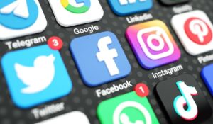 Las Redes Sociales son eso: So-cia-les