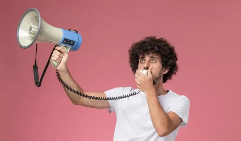 ¿Voz masculina o femenina para la campaña?