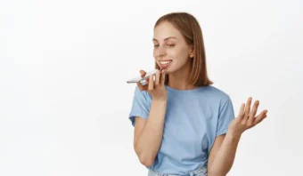 ¿Voz masculina o femenina para la campaña?