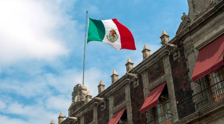 la imagen de la bandera de México representante 