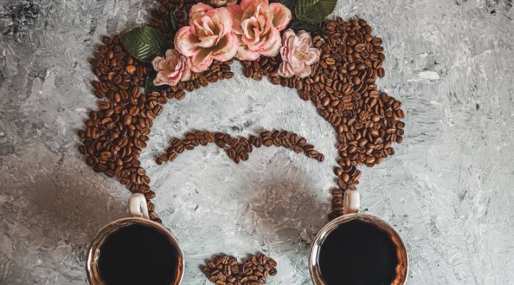 Granos de café donde podemos ver la imagen de Frida Kahlo