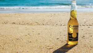 Corona le copia a Budweiser y a Obama