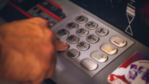 ¿Banca intrusiva?