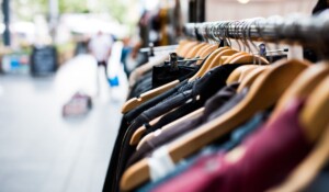 Consumidores llegan a 2023 comprando cada vez más ropa de segunda mano