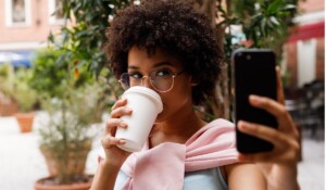 Los influencers sufren violencia detrás de las pantallas