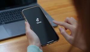 Pensamientos positivos, alegría y autenticidad: tendencias en TikTok para el marketing de producto