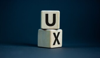 Descripción: Un montón de bloques de madera con la palabra Diseño UX.
