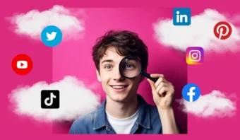 Un joven de cabello castaño sostiene una lupa en su ojo, rodeado de íconos de redes sociales sobre un fondo rosa con nubes blancas.