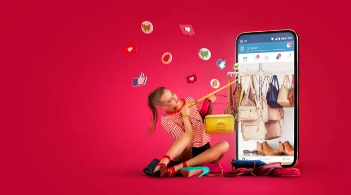 Una mujer con un traje de rayas rojas que sostiene un bolso amarillo es arrastrada por un teléfono inteligente gigante que muestra aplicaciones de compras en línea. Varios iconos de compras flotan sobre un fondo rojo relacionando con los social commerce