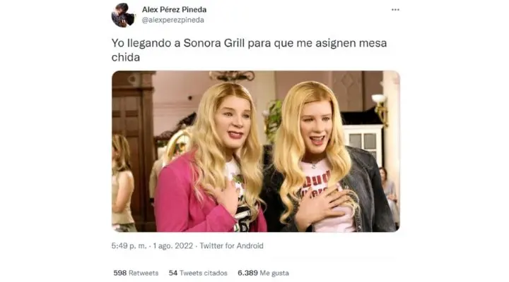 Tweet de Alex Pérez Pineda con una imagen meme de dos personajes de "White Chicks" luciendo sorprendidos, subtitulado sobre su llegada a Sonora Grill en busca de una buena mesa, resaltando cómo la reputación de marca influye en las expectativas.