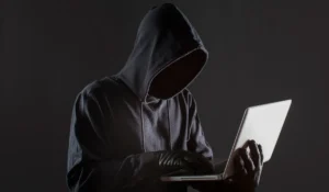 ¿Qué es stalkear?: de curioso a espía en redes sociales