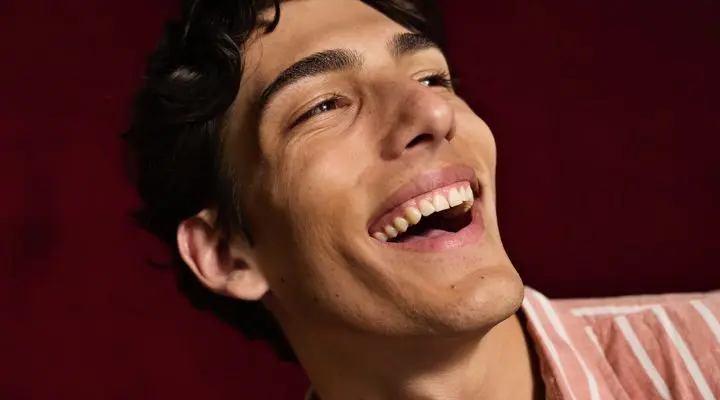  construir una relación emocional más auténtica con audiencias jóvenes masculinas
